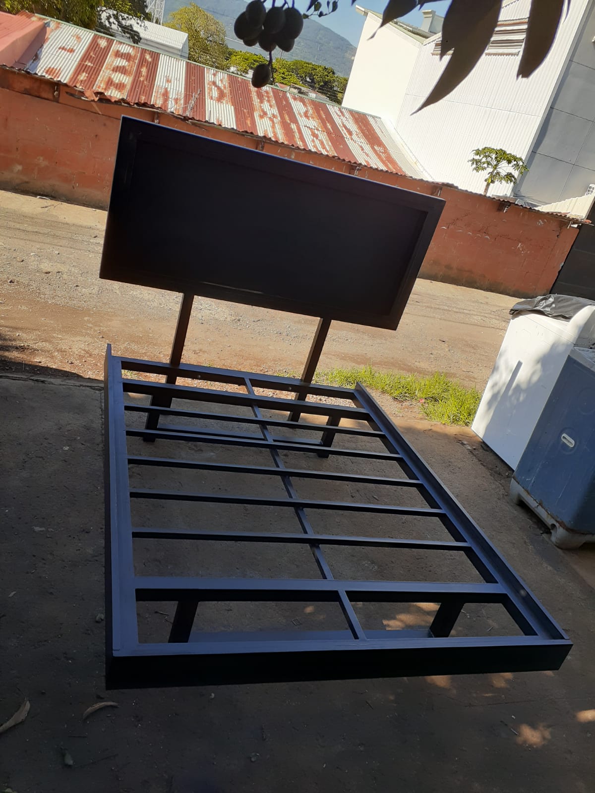 Base matrimonial con respaldar